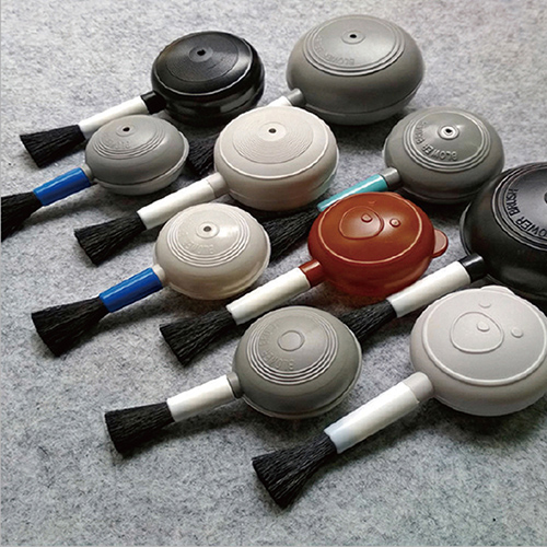 اسکوپس یا نالیوں کی صفائی کے لیے کارٹون ریچھ اڑانے والا برش